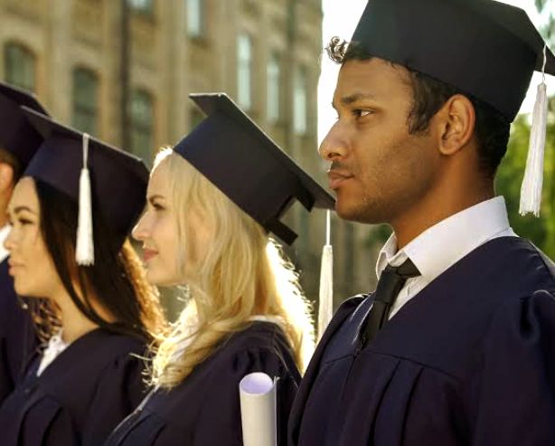 Relocate to the U.S For Free With These Five Fully Funded Scholarships